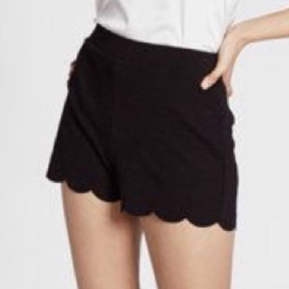 Express Scallop Hem Shorts EUC